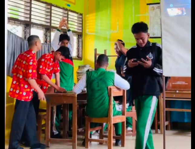 Meriah dan Penuh Strategi, Pertandingan Mobile Legends Warnai Class Meeting MAN 1 Bungo Meriah dan Penuh Strategi, Pertandingan Mobile Legends Warnai Class Meeting MAN 1 Bungo