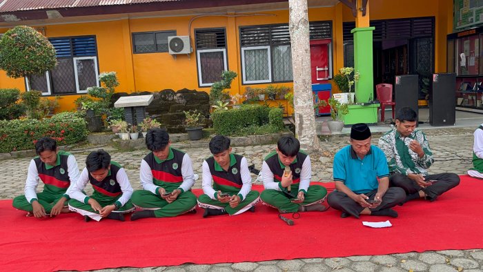 Jumat Berkah, Civitas Akademika MAN 1 Bungo Gelar Pembacaan Surah Yasin Berjamaah Jumat Berkah, Civitas Akademika MAN 1 Bungo Gelar Pembacaan Surah Yasin Berjamaah