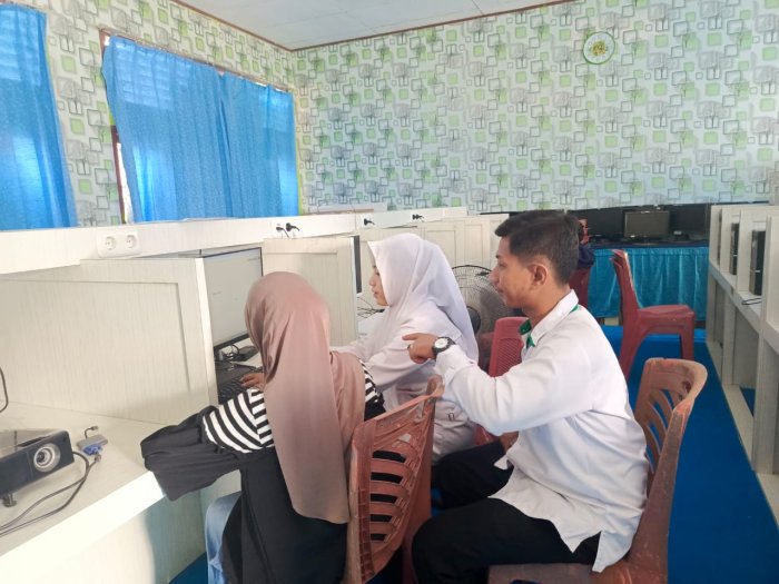 Wali Kelas MAN 1 Bungo Bimbing Siswa Buat Film Animasi