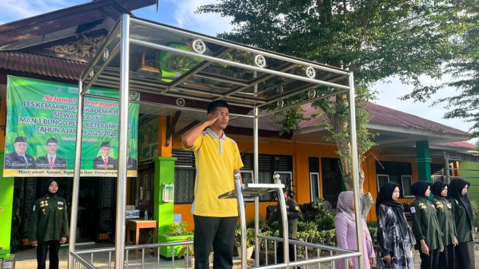 Pembina OSIM MAN 1 Bungo Pimpin Upacara Latihan Gabungan PMR