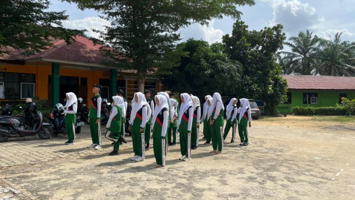 Kelas X MIPA 3 MAN 1 Bungo Gelar Latihan Upacara, Persiapan Matang untuk Kelancaran Tugas