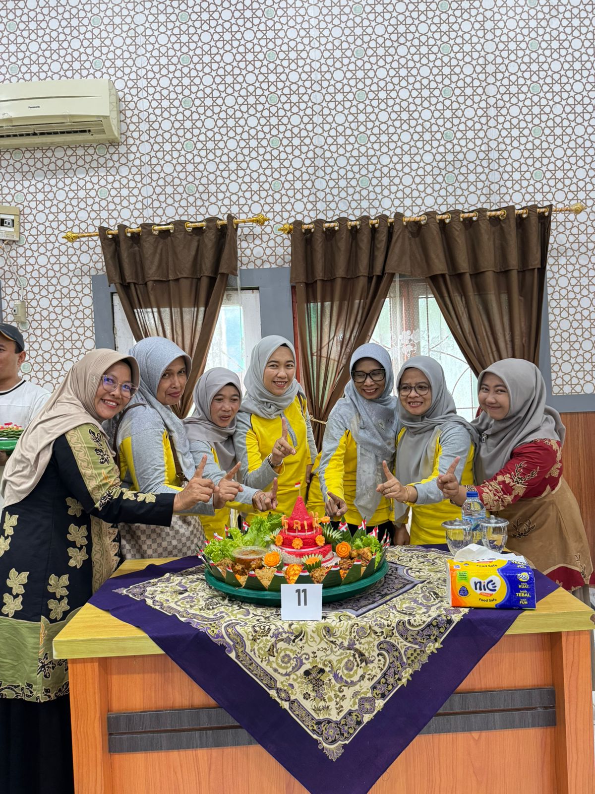 MAN 1 BUNGO RAIH JUARA 1 LOMBA MENGHIAS NASI TUMPENG ANTAR SATKER KEMENAG KABUPATEN BUNGO