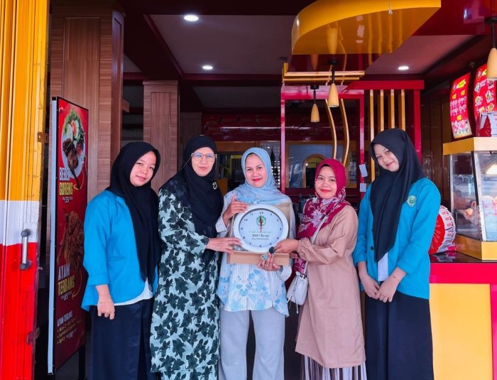 Guru MAN 1 Bungo Jemput Siswa PKL di Dr. Chicken