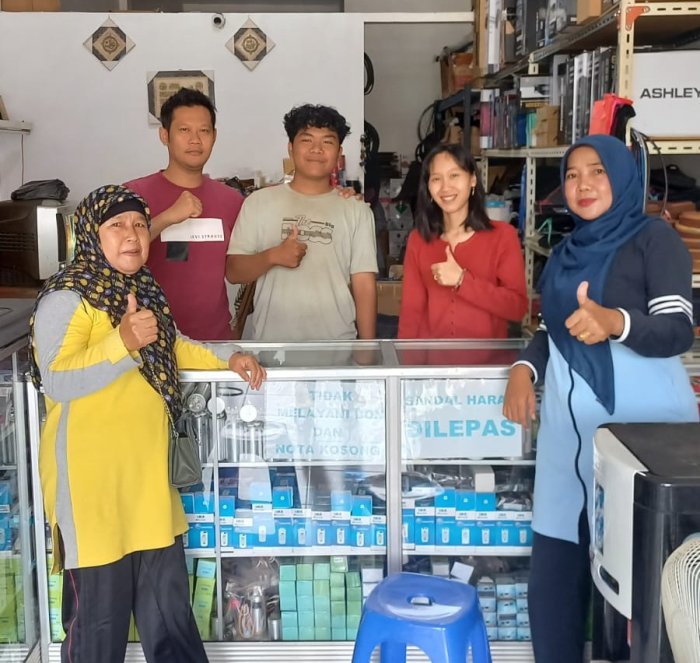 Guru MAN 1 Bungo Pantau PKL Siswa Multimedia di Dua Lokasi