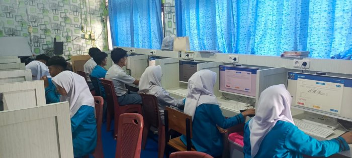 45 Siswa MAN 1 Bungo Ikuti Simulasi OSN di Laboratorium TIK