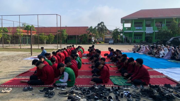 Siswa MAN 1 Bungo Gelar Sholat Dhuha Berjamaah