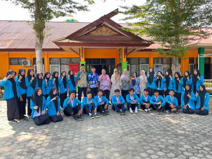 Guru dan Siswa MAN 1 Bungo Rayakan Akhir PKL