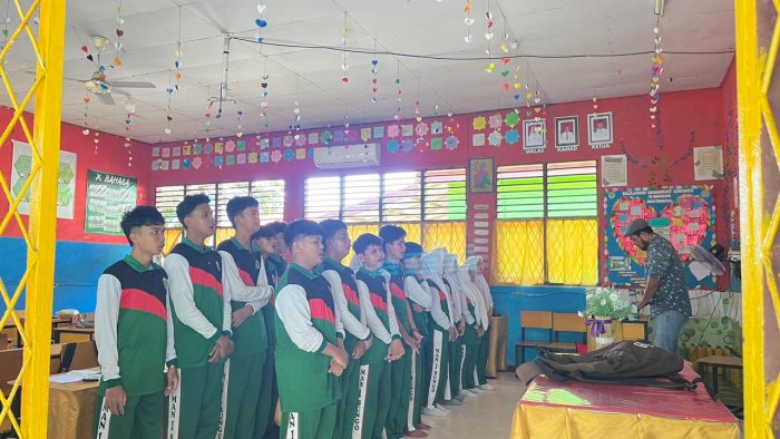 Harmoni Penutup: X Bahasa Laksanakan Latihan Paduan Suara Upacara Tahun Ajaran 2025/2026