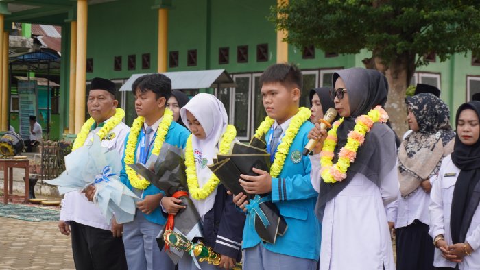 Waka Kurikulum MAN 1 Bungo Apresiasi Sambutan Kontingen OMI