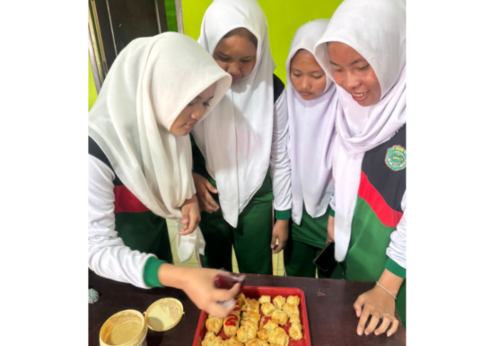 Siswa Kelas X Ips 1 Tata Boga Man 1 Bungo Praktik Membuat Puff Pastry Tiramisu Dan Burgers