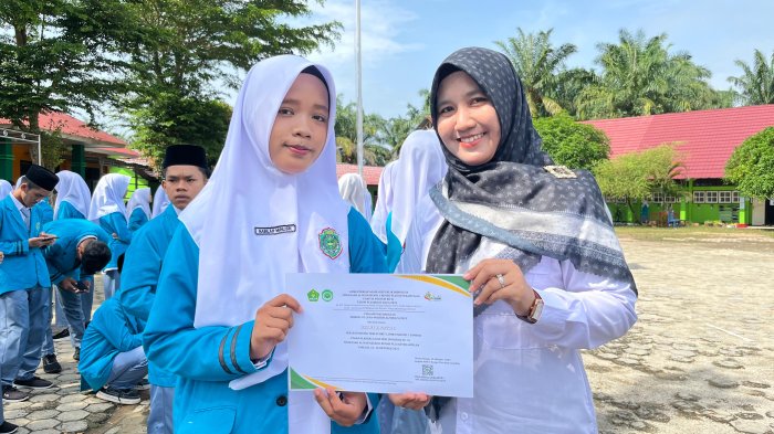 Kelas X MIPA 2 MAN 1 Bungo Raih Mading Terfavorit di PORSENI XI