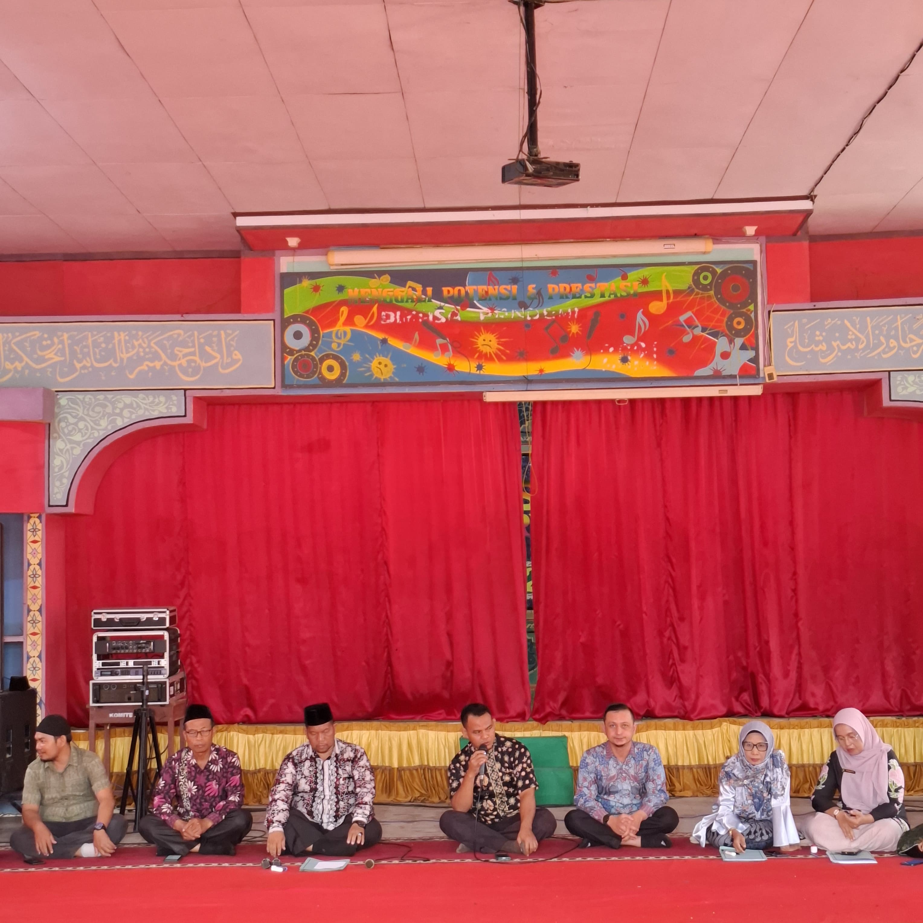 MAN 1 BUNGO LAKSANAKAN KEGIATAN YASINAN BERSAMA WALI MURID DAN SEKALIGUS ACARA SOSIALISASI SNBP-SPAN PTKIN BAGI SISWA KELAS XII