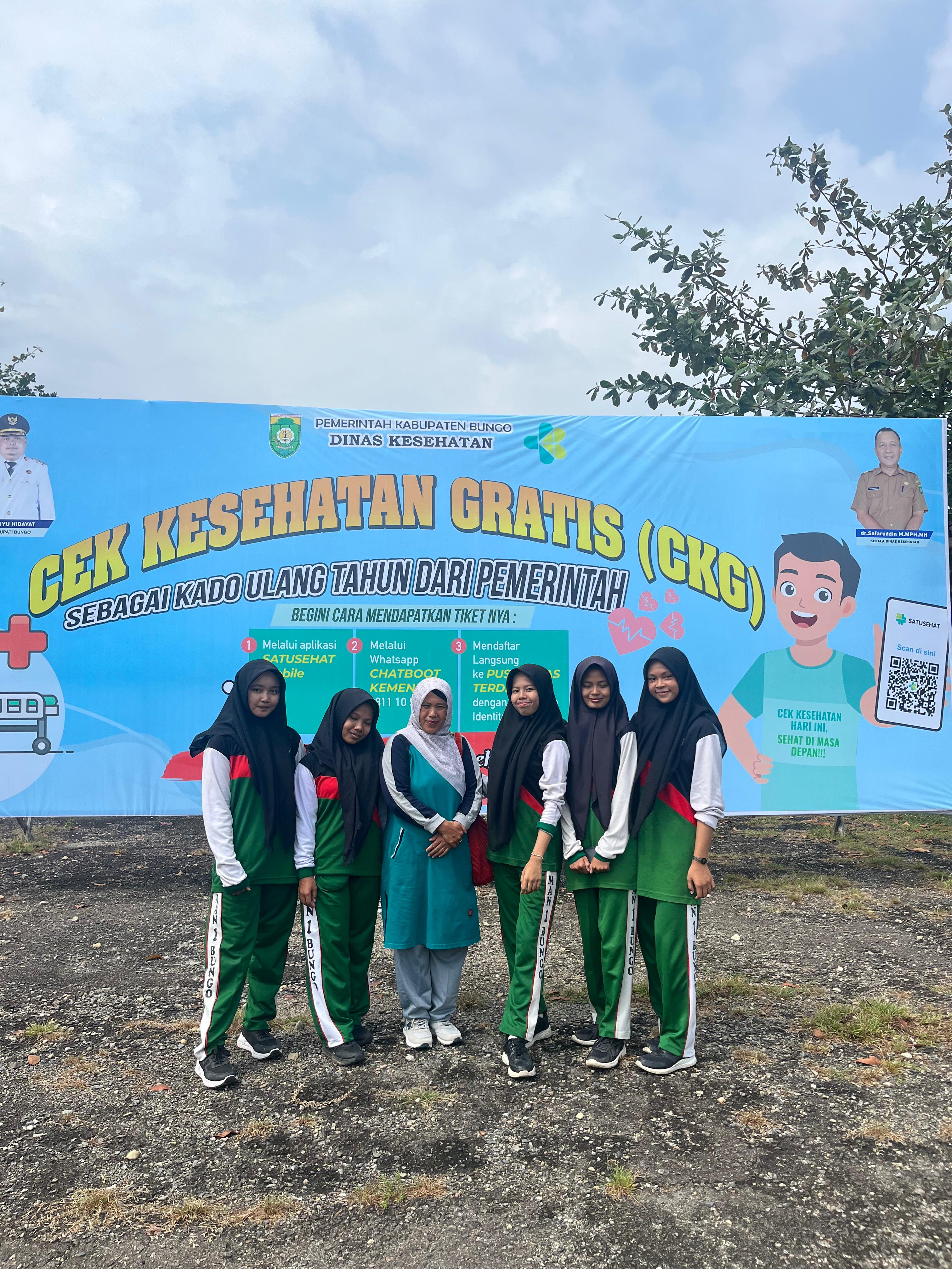PMR MAN 1 BUNGO IKUTI KICK OFF PROGRAM CEK KESEHATAN GRATIS ANAK SEKOLAH DAN ASN