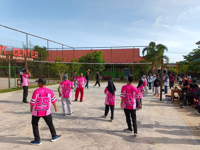 Lomba Voli Campuran Guru Meriahkan Classmeeting MAN 1 Bungo