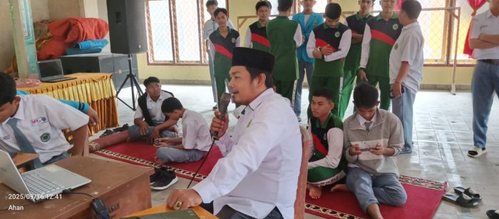 Bapak Jabrial Bahri Jadi Komentator E-Sport di MAN 1 Bungo