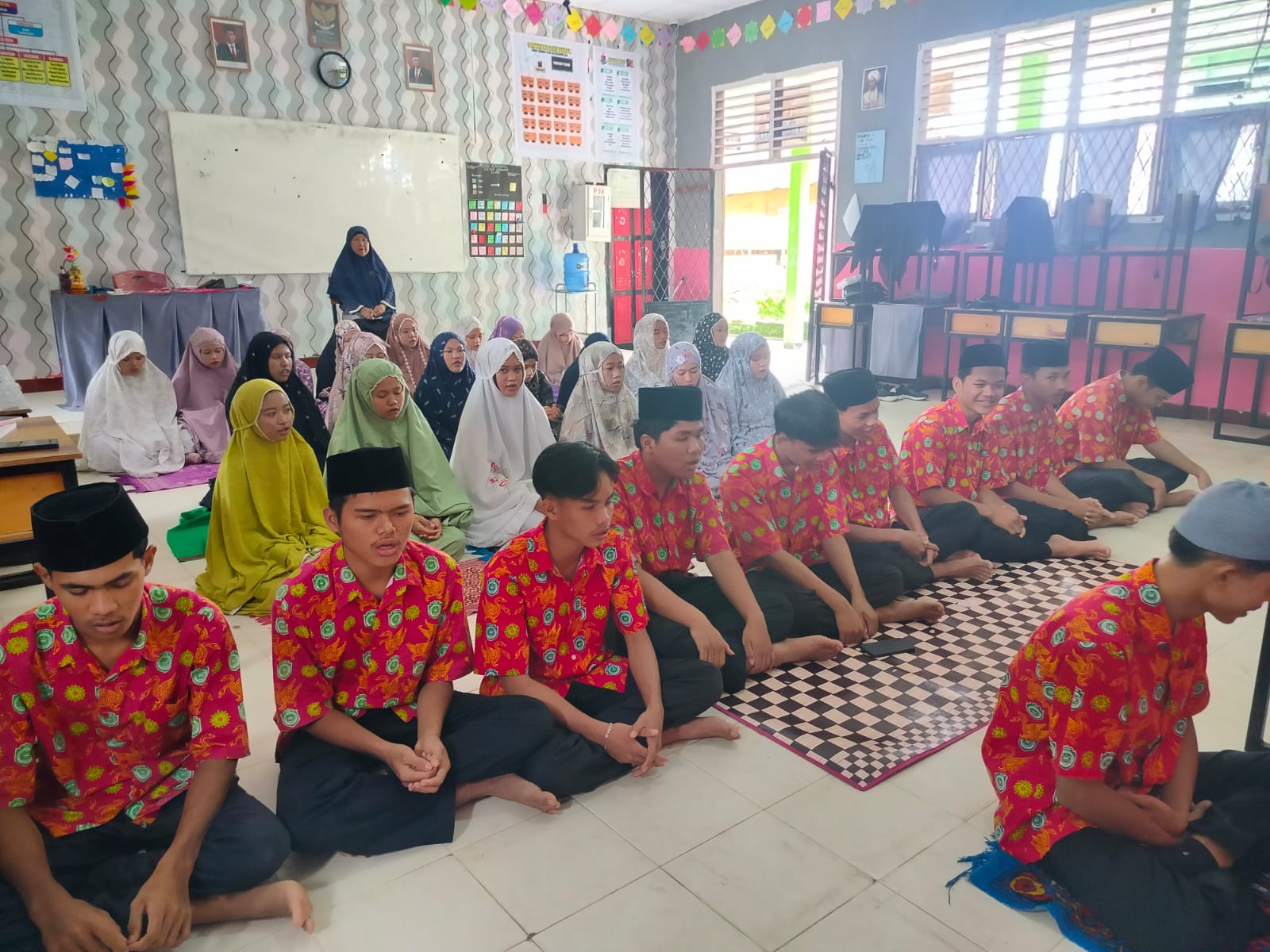 MAN 1 BUNGO TEKANKAN PROGRAM KEAGAMAAN SEBAGAI SYARAT KENAIKAN KELAS DAN KELULUSAN