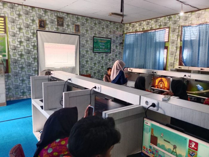 Guru Pamong MAN 1 Bungo Pantau Praktik Mengajar Mahasiswa