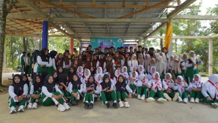 Siswa Kelas XI Bahasa Meriahkan Festival Bulan Bahasa MAN 1 Bungo