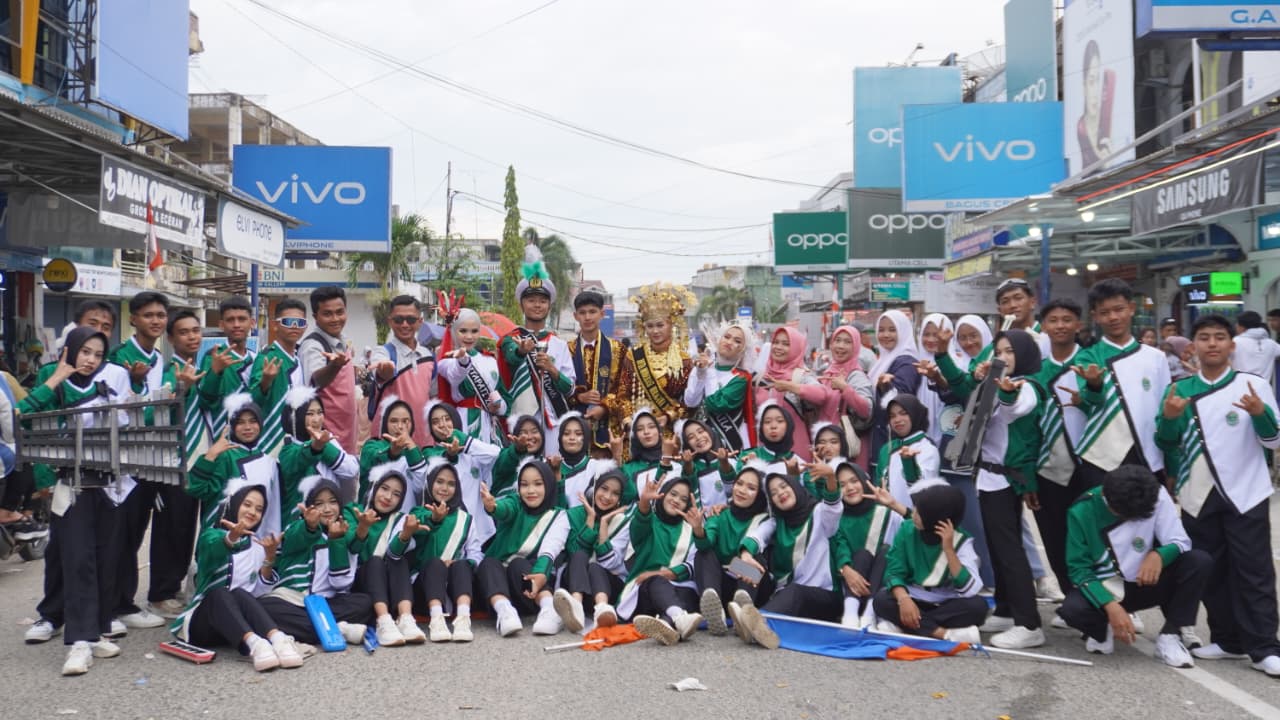 MAN 1 BUNGO MERIAHKAN PAWAI PERINGATAN HUT KE-80 RI DENGAN ANTUSIAS  TINGGI