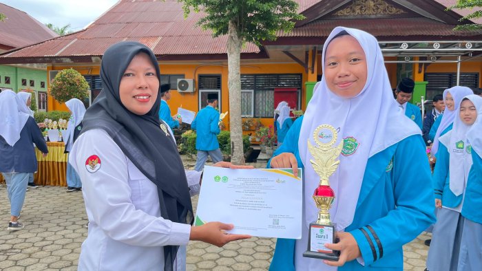 Kelas X Bahasa MAN 1 Bungo Raih Juara Dua Lomba Karya Ilmiah