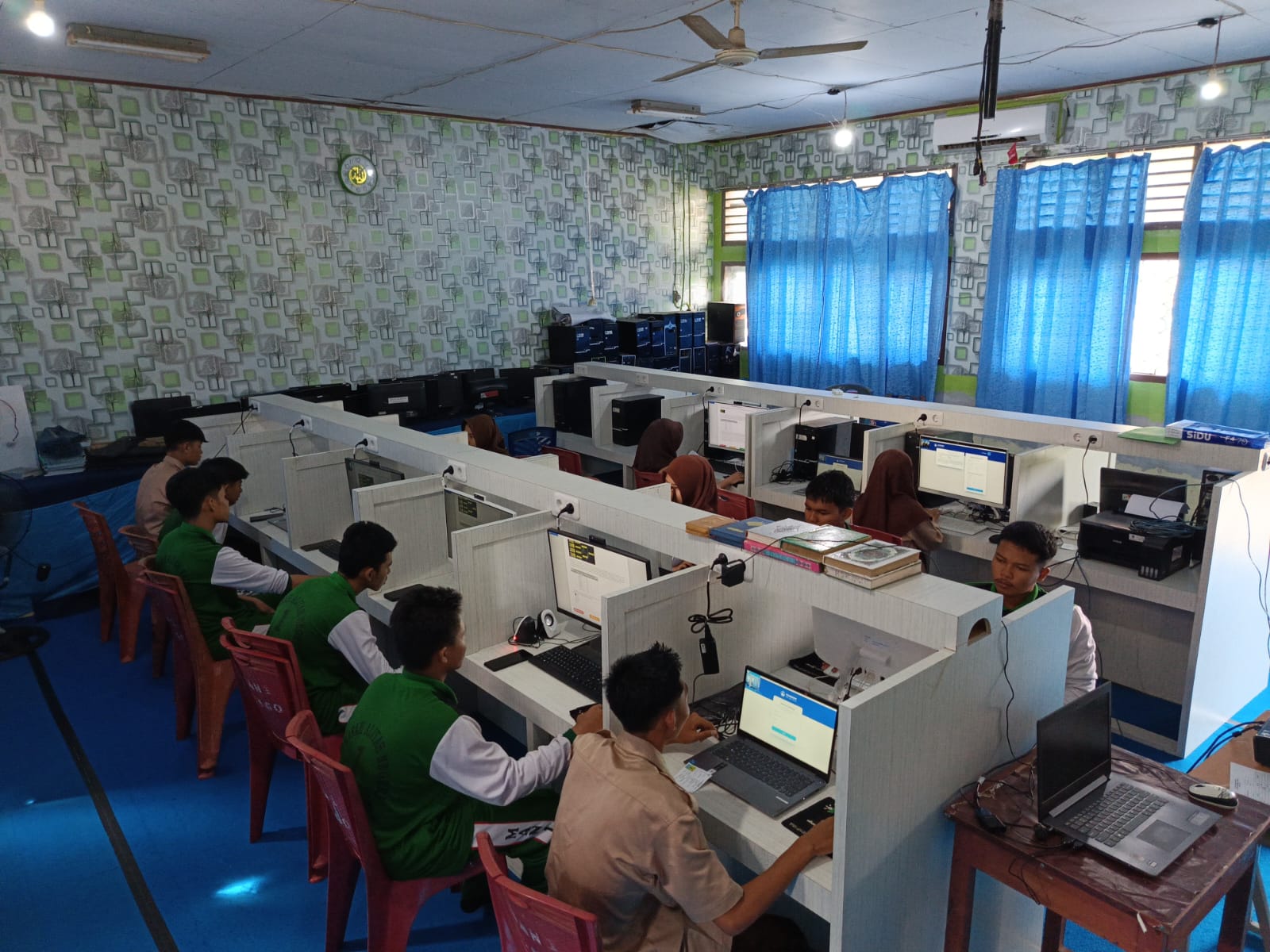 45 Siswa MAN 1 Bungo Ikuti Asesmen Nasional Berbasis Komputer (ANBK) dengan Lancar