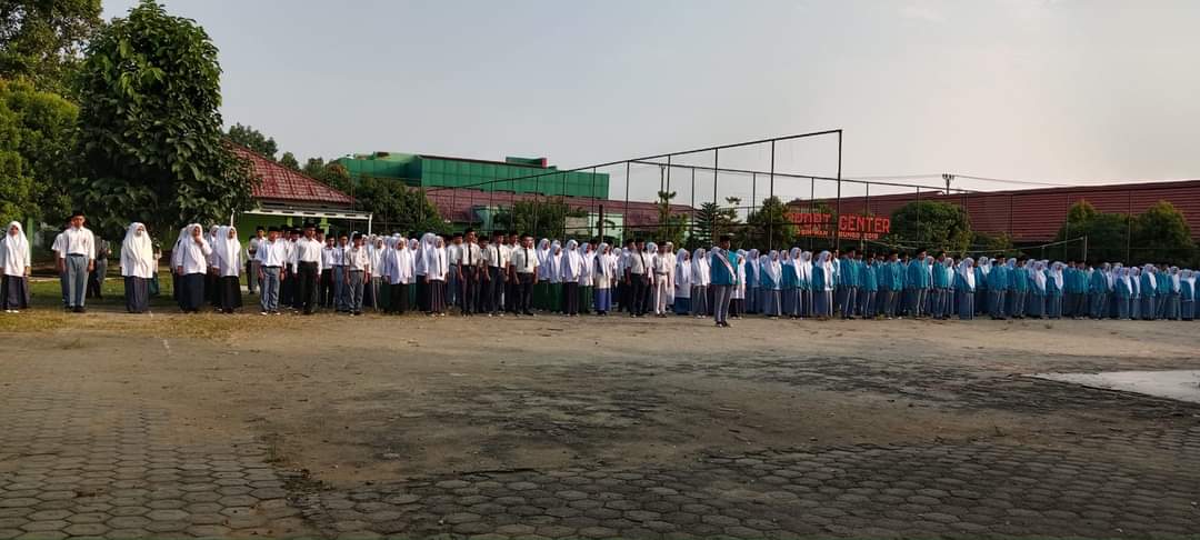 PEMBINA UPACARA BENDERA PERDANA AWAL TAHUN PEMBELAJARANÂ 2024/2025