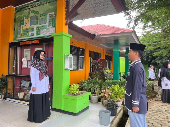 MAN 1 Bungo Gelar Upacara Bendera, Wakamad Kurikulum Usung Semangat MAN 1 Bungo Reborn
