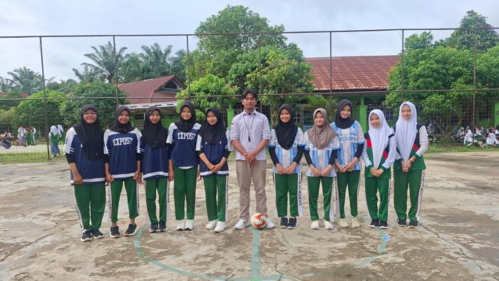 Laga Futsal Putri XI IPA 2 vs XI IPA 3 Berlangsung Sengit
