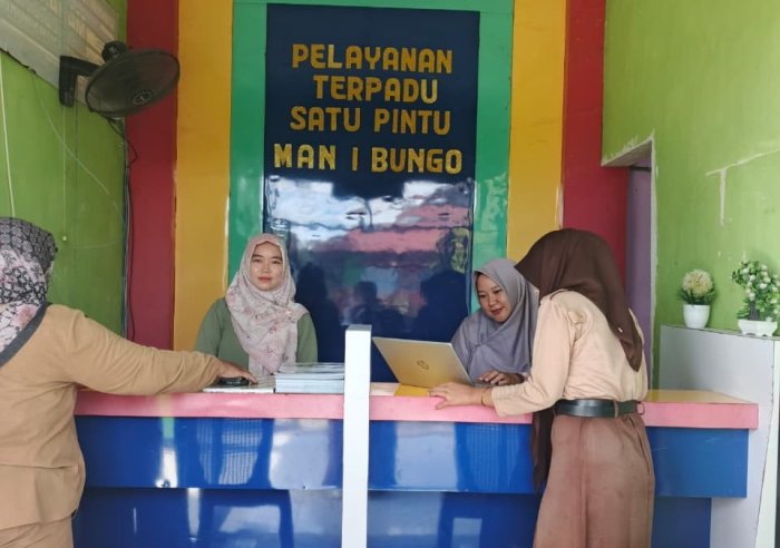 Antusiasme Tinggi! Suasana PMB MAN 1 Bungo Semakin Ramai Menjelang Penutupan Antusiasme Tinggi! Suasana PMB MAN 1 Bungo Semakin Ramai Menjelang Penutupan