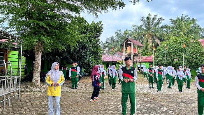 Senam Pagi Rutin di MAN 1 Bungo Tingkatkan Kebersamaan