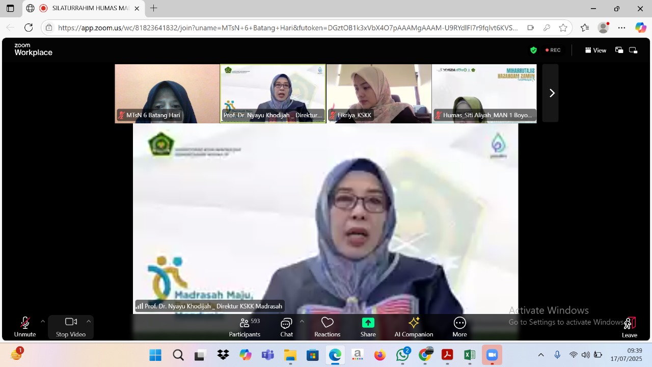 WAKA HUMAS MAN 1 BUNGO IKUTI SILATURAHIM HUMAS MADRASAH NASIONAL 2025 MELALUI ZOOM MEETING