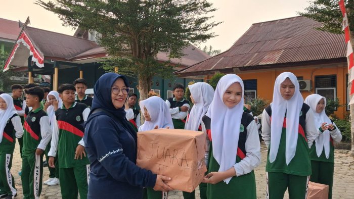 HUT Pramuka di MAN 1 Bungo Meriah, Pemenang Lomba Nasi Goreng Terima Hadiah HUT Pramuka di MAN 1 Bungo Meriah, Pemenang Lomba Nasi Goreng Terima Hadiah