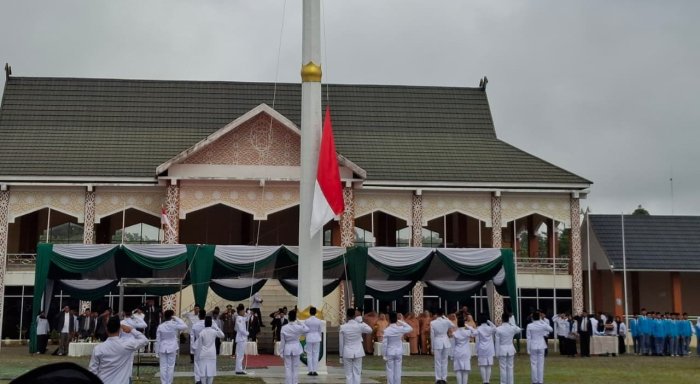 Paskibraka MAN 1 Bungo Sukses Kibarkan Bendera di HAB Kemenag