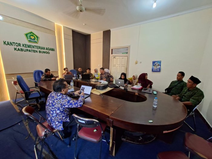 Kepala MAN 1 Bungo, Kepala TU, Wakamad Akademik dan Operator Hadiri Evaluasi BPKP di Kemenag Bungo Kepala MAN 1 Bungo, Kepala TU, Wakamad Akademik dan Operator Hadiri Evaluasi BPKP di Kemenag Bungo