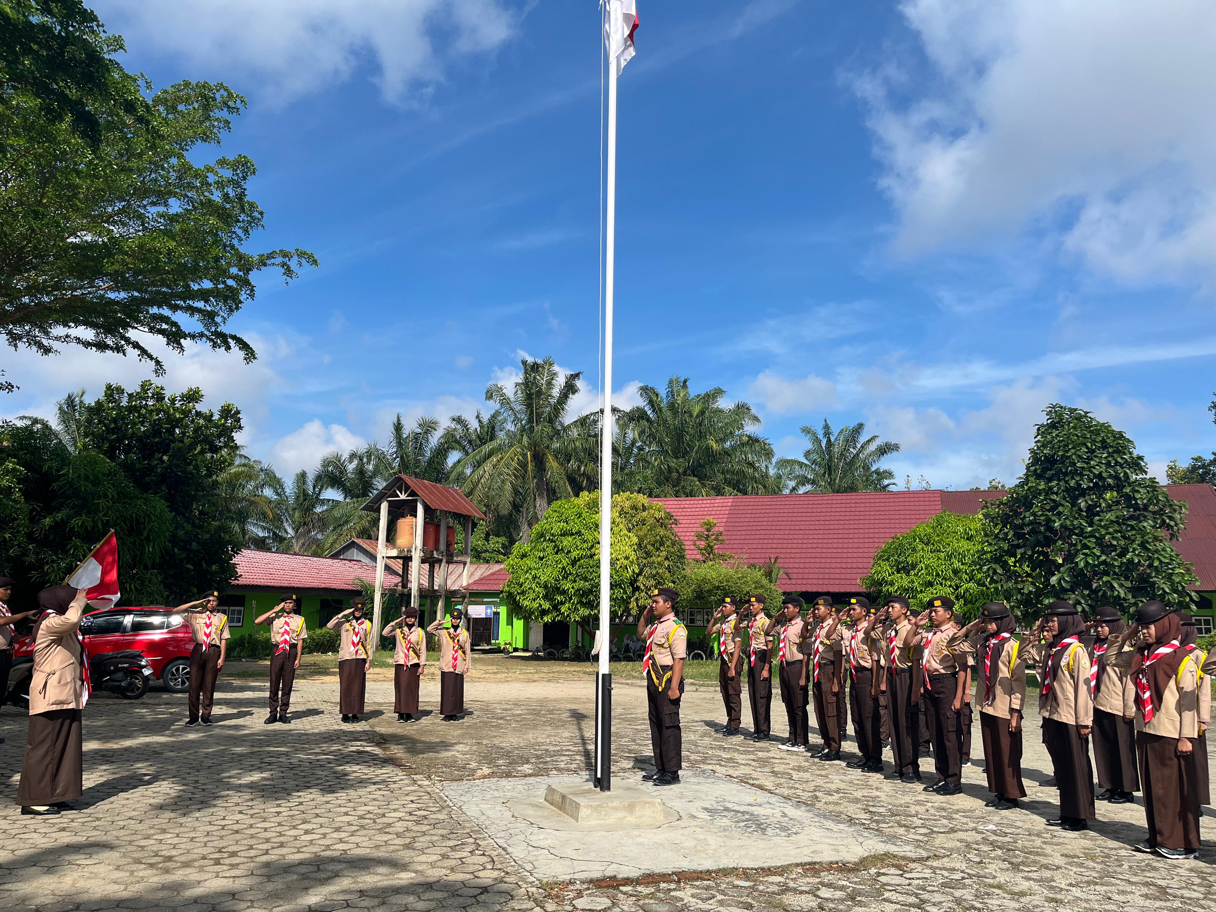 22 ANGGOTA PRAMUKA PENEGAK MAN 1 BUNGO RESMI DILANTIK SEBAGAI BANTARA DALAM UPACARA PENUH MAKNA