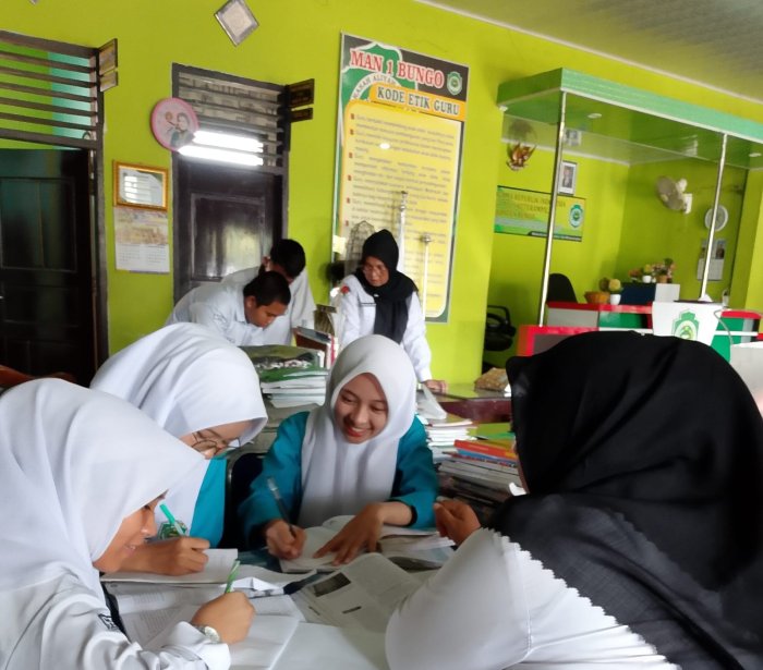 Siswa MAN 1 Bungo Urus PIP Meski Libur Sekolah