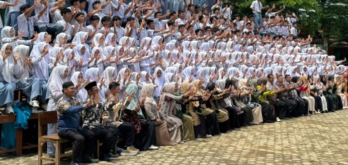 MAN 1 Bungo Gelar Foto Bersama Siswa Kelas XII