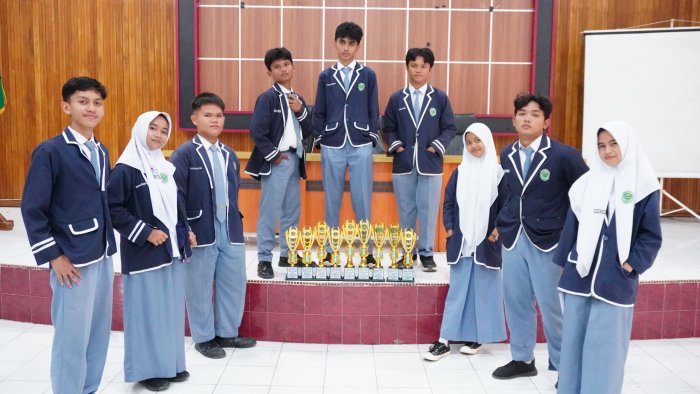 Sembilan Siswa MAN 1 Bungo Raih Penghargaan OMI dari Kemenag