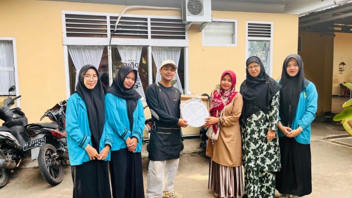 Guru MAN 1 Bungo Jemput Siswa PKL Tata Boga di Umah Kopi