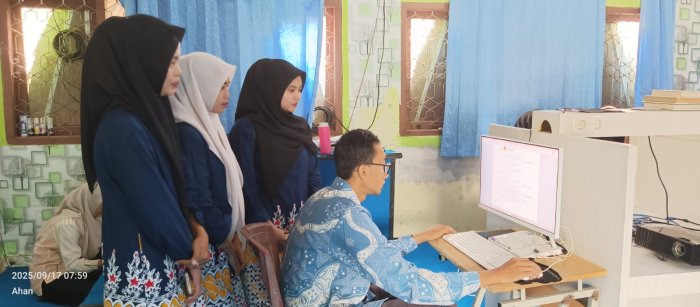 Guru MAN 1 Bungo Bimbing Mahasiswa PLP UMMUBA