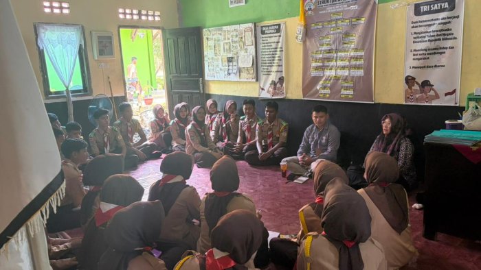 PB Andalan Penegak Pandega Kwarcab Bungo Kunjungi Sanggar Pramuka MAN 1 Bungo, Serahkan KTA Nasional