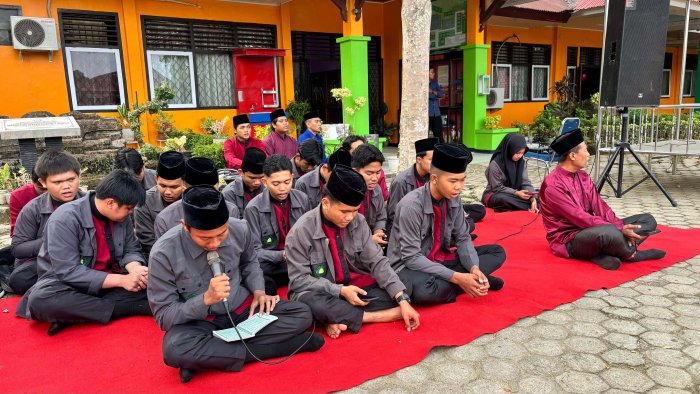 MAN 1 Bungo Adakan Pembacaan Surah Yasin Bersama