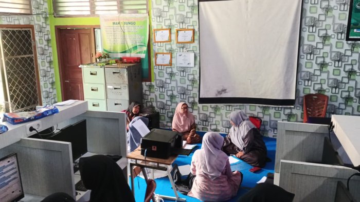 Guru MAN 1 Bungo Selesaikan Berkas Pencairan Tunjangan Profesi Semester Genap 2025/2026