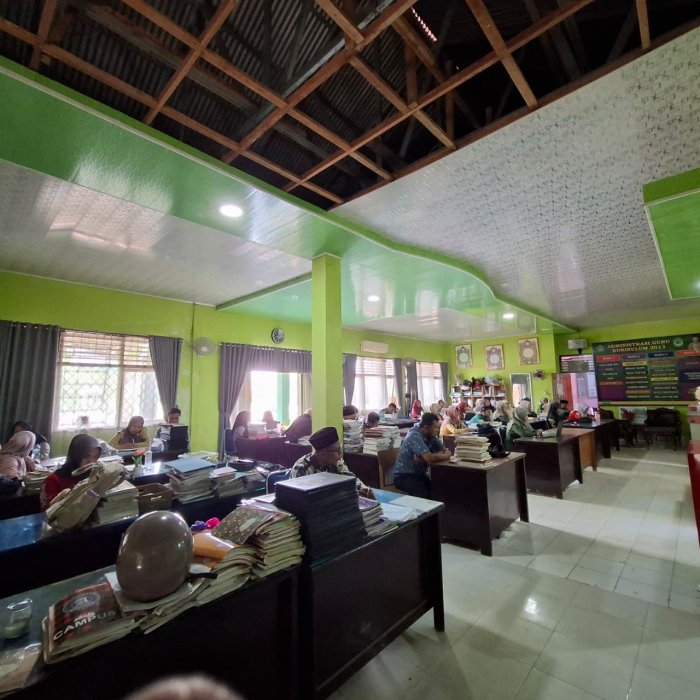 Kepala MAN 1 Bungo Gelar Briefing Guru dan Staf