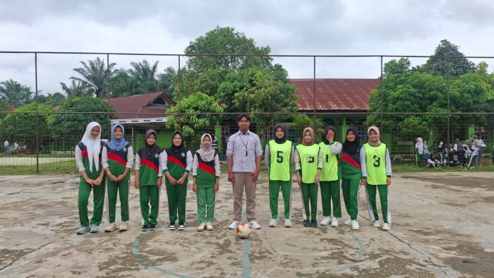 XII BB Menang Atas XII IPS 3 di Futsal Putri Class Meeting