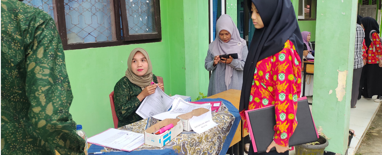 SISWA-SISWI KELAS X DAN XI MAN 1 BUNGO SELESAIKAN PENYERAHAN BERKAS DIHARI TERAKHIR