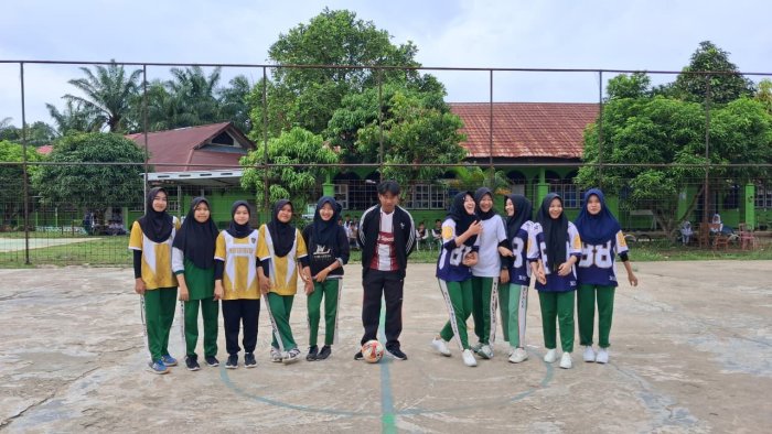 XII MIPA 1 Putri Menang atas XII MIPA 2 di Classmeeting MAN 1 Bungo