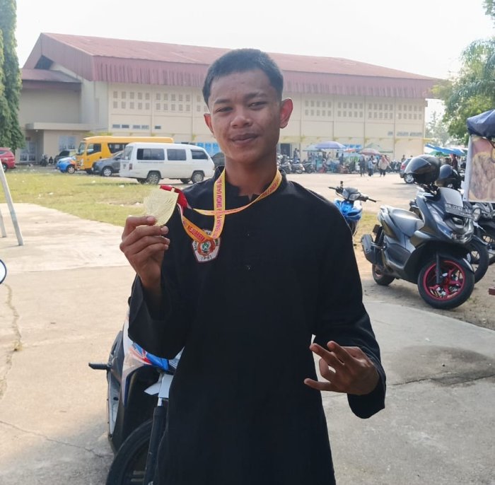 Gilby Rizki Rivano Siswa MAN 1 Bungo Raih Medali Emas Kejuaraan Silat Piala Dandim 2026 Gilby Rizki Rivano Siswa MAN 1 Bungo Raih Medali Emas Kejuaraan Silat Piala Dandim 2026