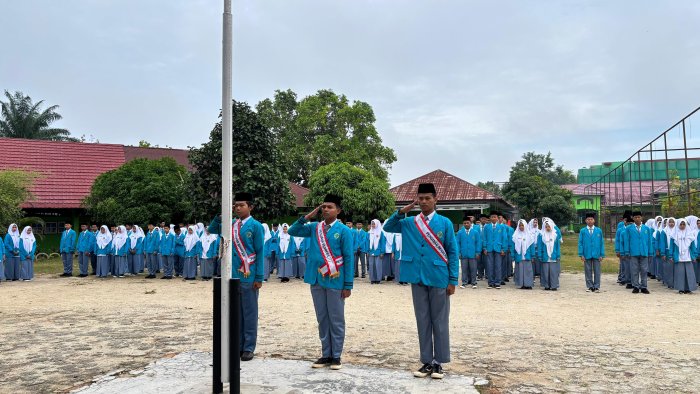 Pembina OSIM MAN 1 Bungo Dorong Siswa Bangun Personal Branding