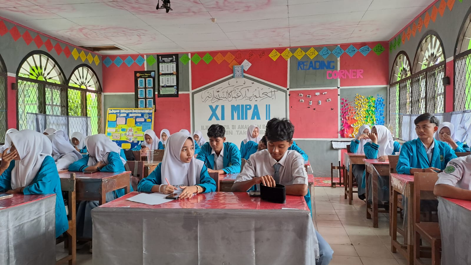 LAKSANAKAN KEGIATAN SOSIALISASI RUANG GURU DI MAN 1 BUNGO PLUSÂ KETERAMPILAN